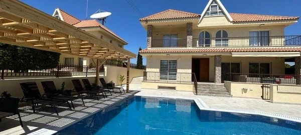 6-bedroom villa to rent €16.000, image 1