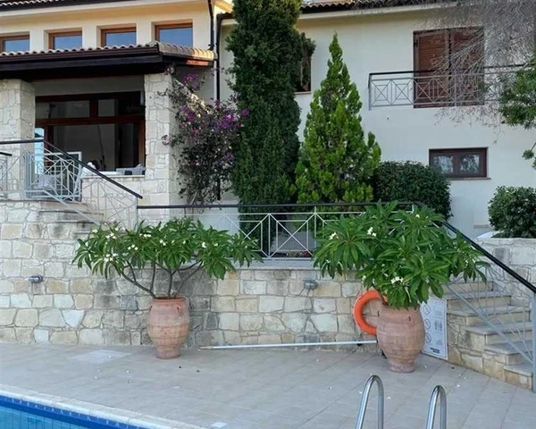 4-bedroom villa to rent €7.800, image 1