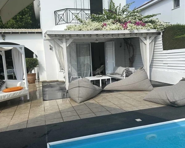 3-bedroom villa to rent €3.900, image 1