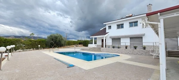 5-bedroom villa to rent €3.000, image 1