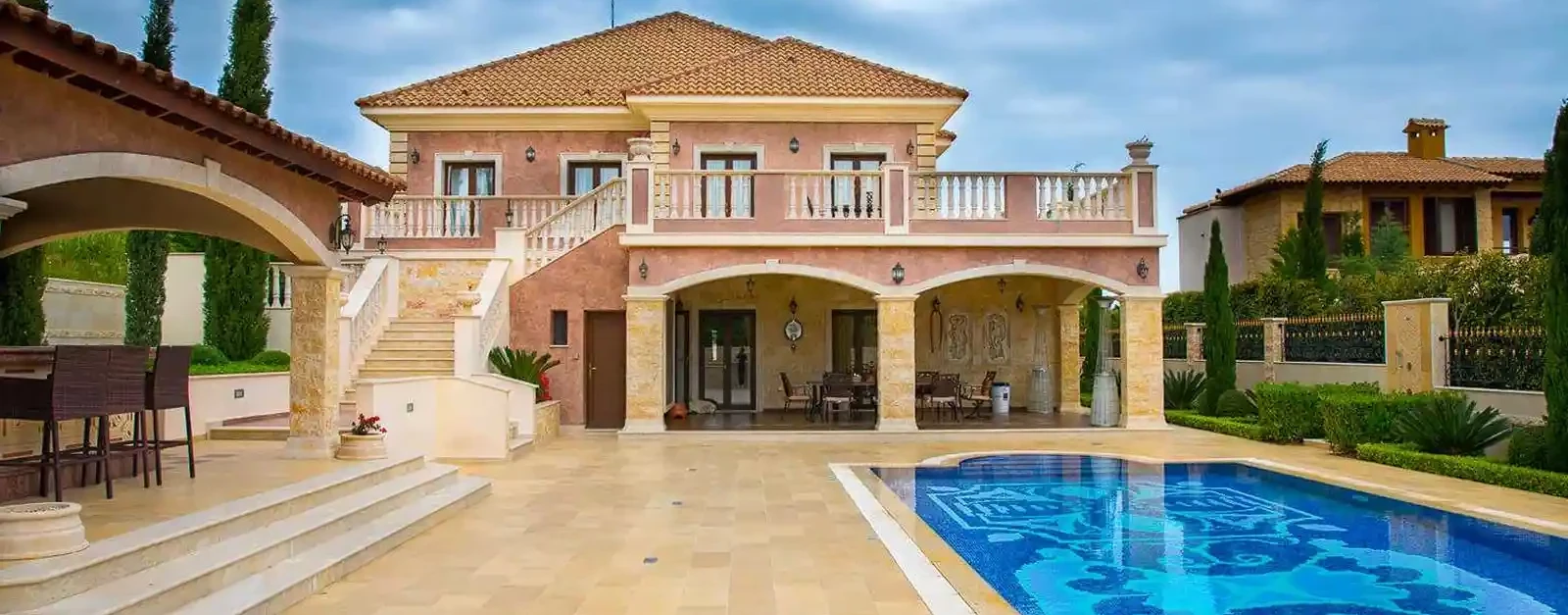 6-bedroom villa to rent, image 1