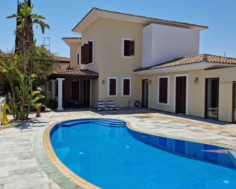 4-bedroom villa to rent, image 1