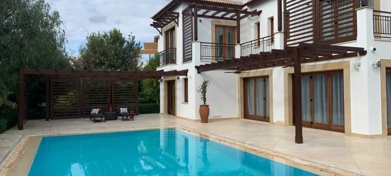 5-bedroom villa to rent, image 1