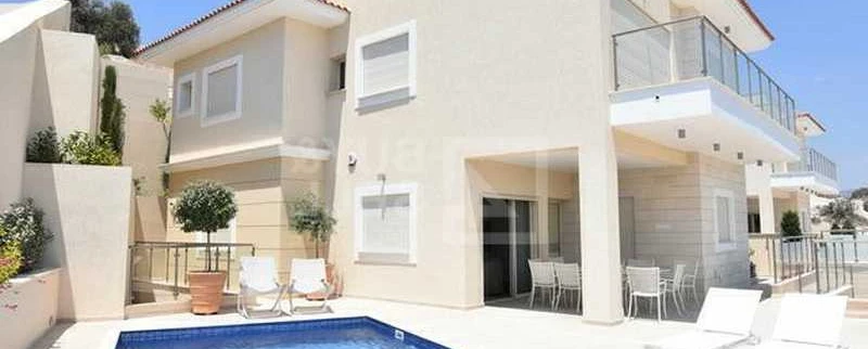 5-bedroom villa to rent, image 1