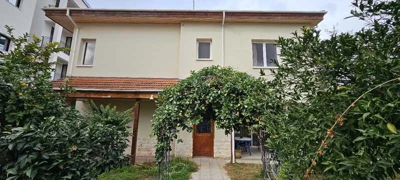 8-bedroom villa to rent, image 1