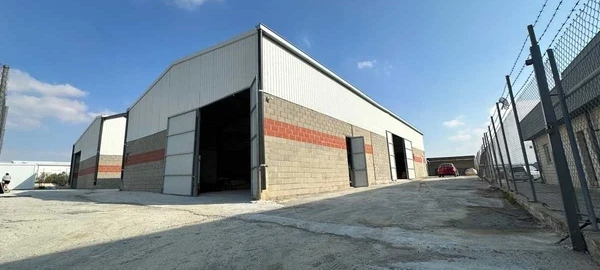 Prime location warehouse in aradhippou €800, image 1