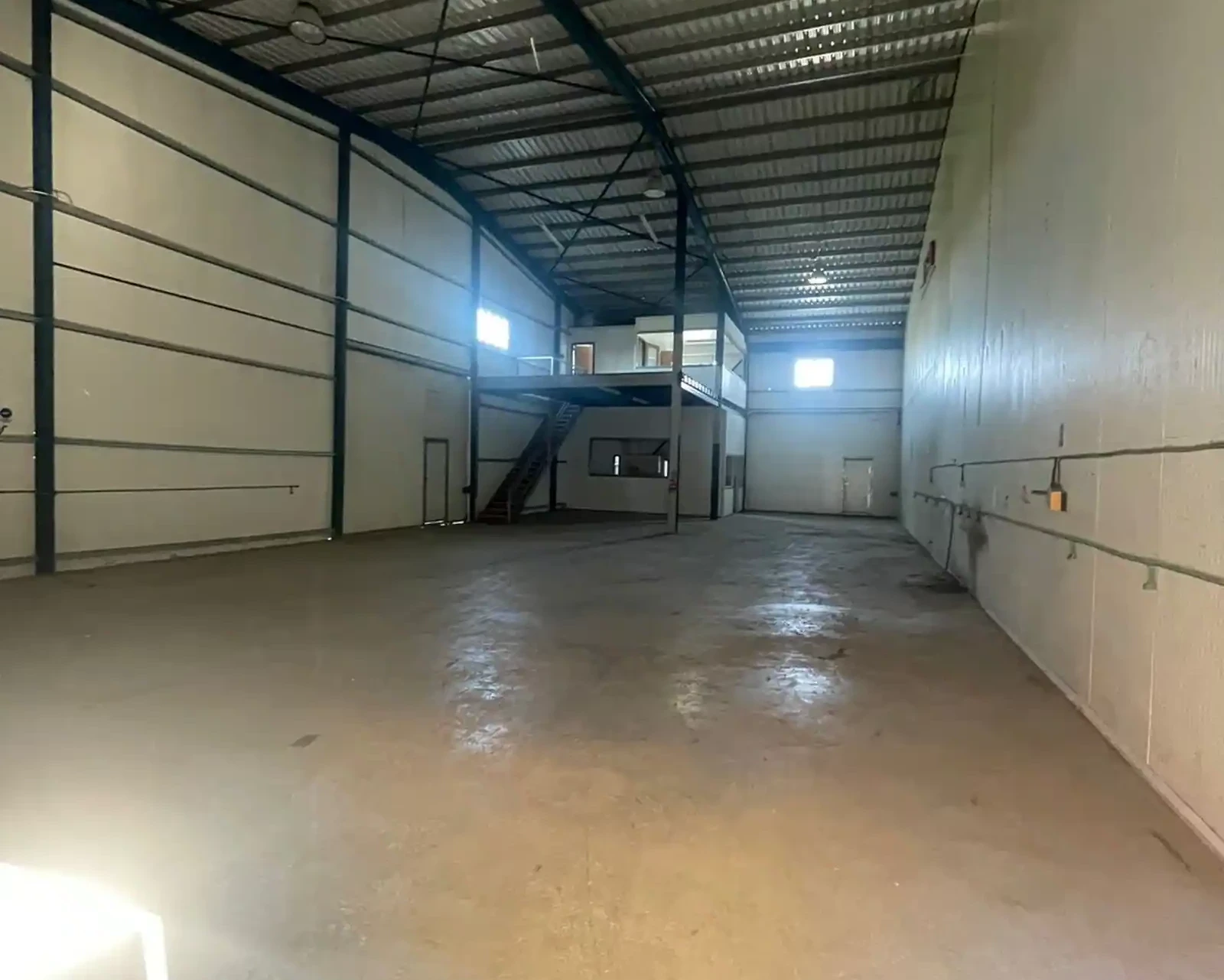 Warehouse aradippou €2.000, image 1