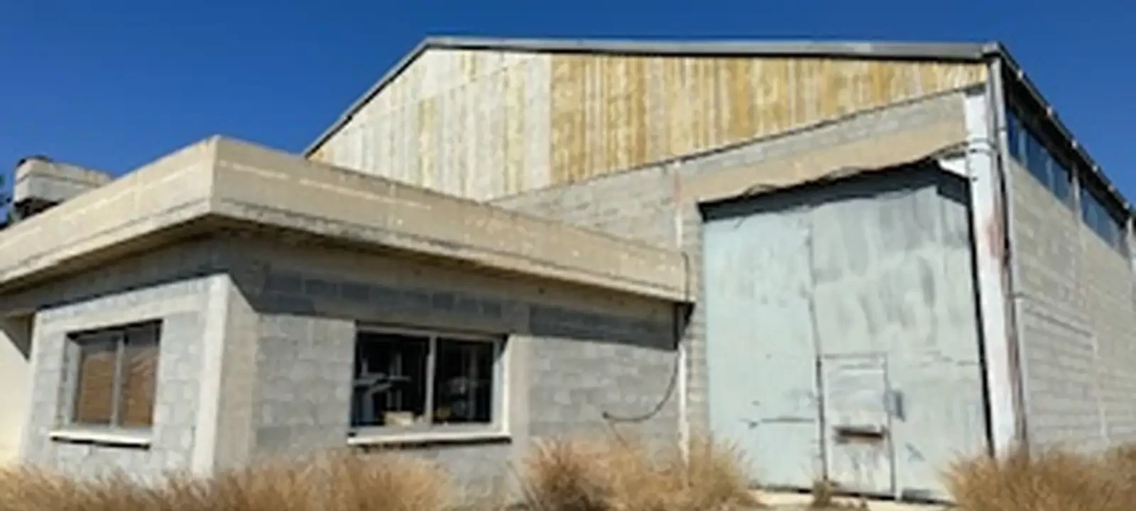 Commercial warehouse in ergates, nicosia, image 1