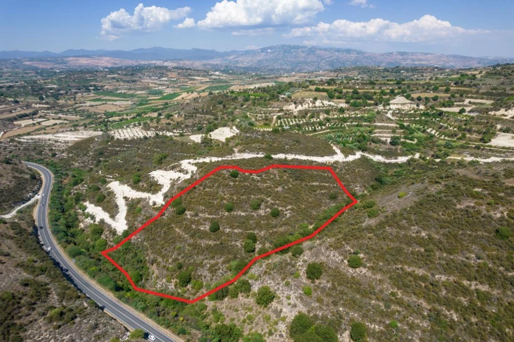 Agricultural field in Kallepeia Paphos, image 1