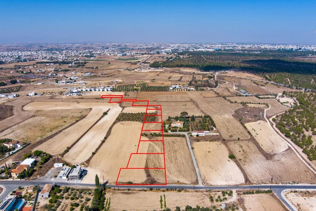 Eleven shared residential fields in Geri Nicosia, image 1