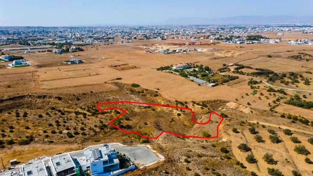 Residential field in Tseri Nicosia, image 1