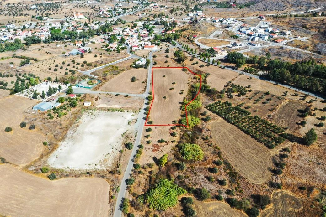 Residential field in Analiontas Nicosia, image 1