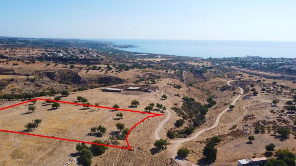 Residential field in Pegeia Paphos, image 1
