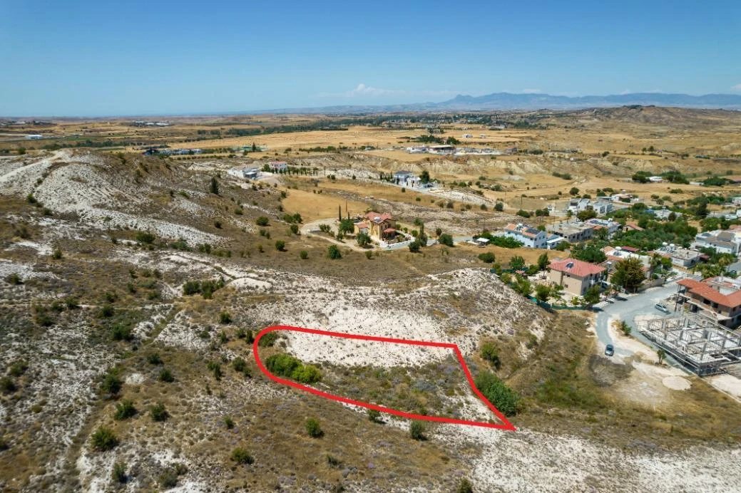 Residential field in Arediou Nicosia, image 1