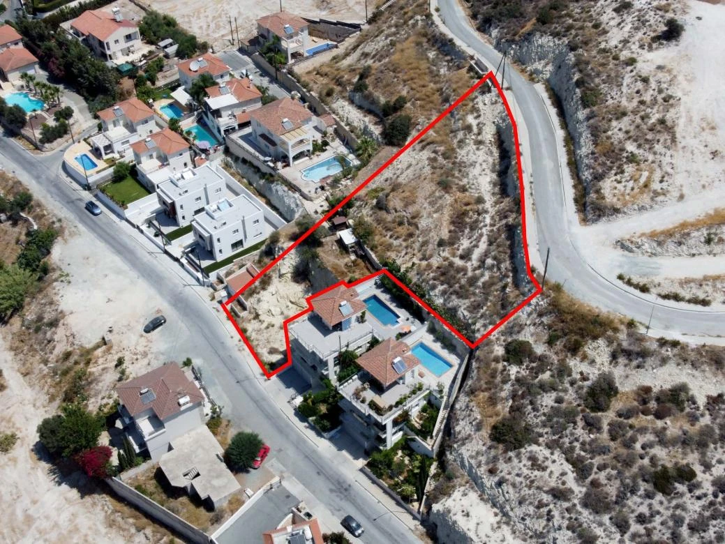 Unutilized building density in Agios Tychonas Limassol, image 1