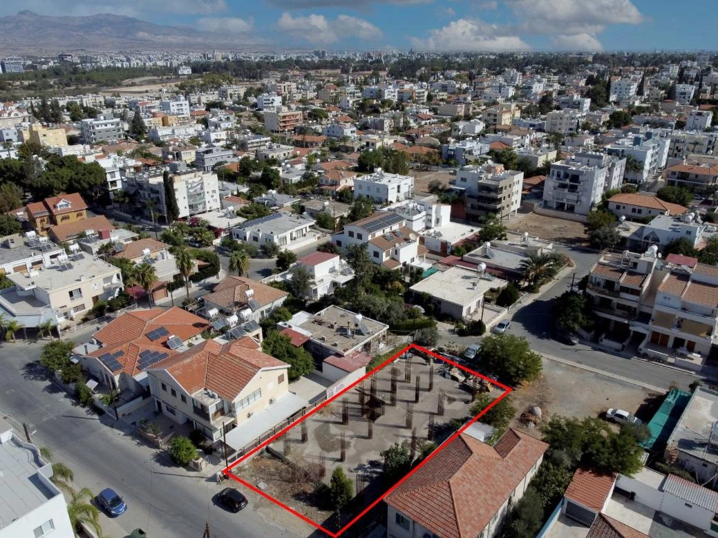 Residential plot with an incomplete development in Agios Dometios Municipality Nicosia, image 1