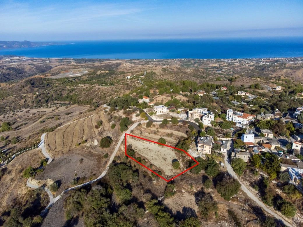 Residential field in Kynousa Paphos, image 1