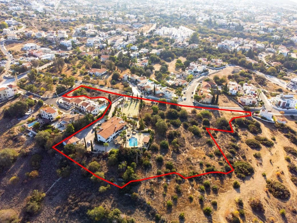 House and residential land in Konia Paphos, image 1