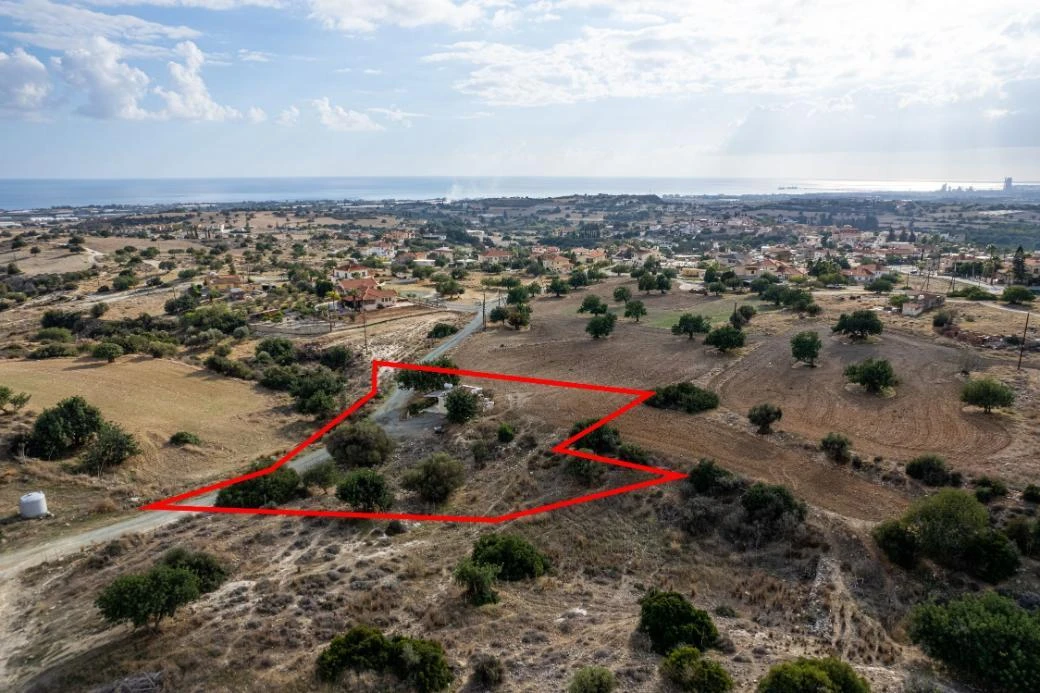 Residential field in Maroni Larnaca, image 1