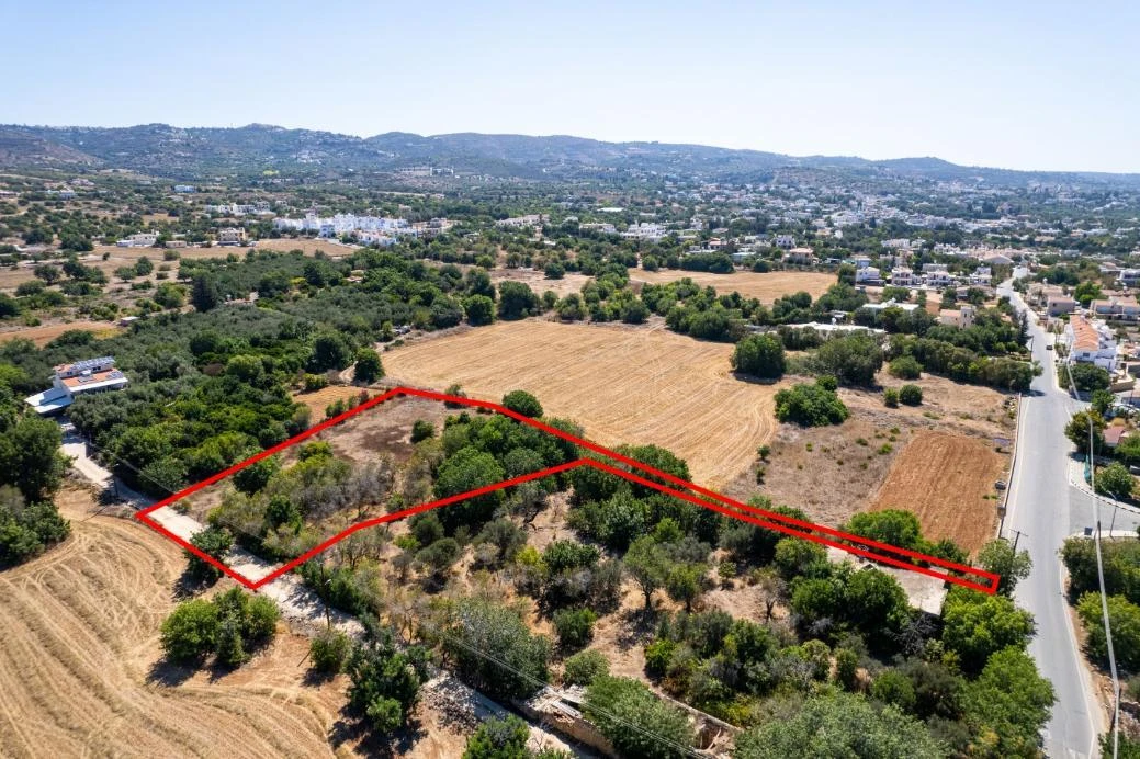Residential field in Tremithousa Paphos, image 1