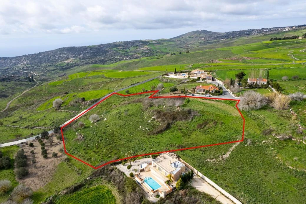 Shared residential field in Pano Arodes Paphos, image 1
