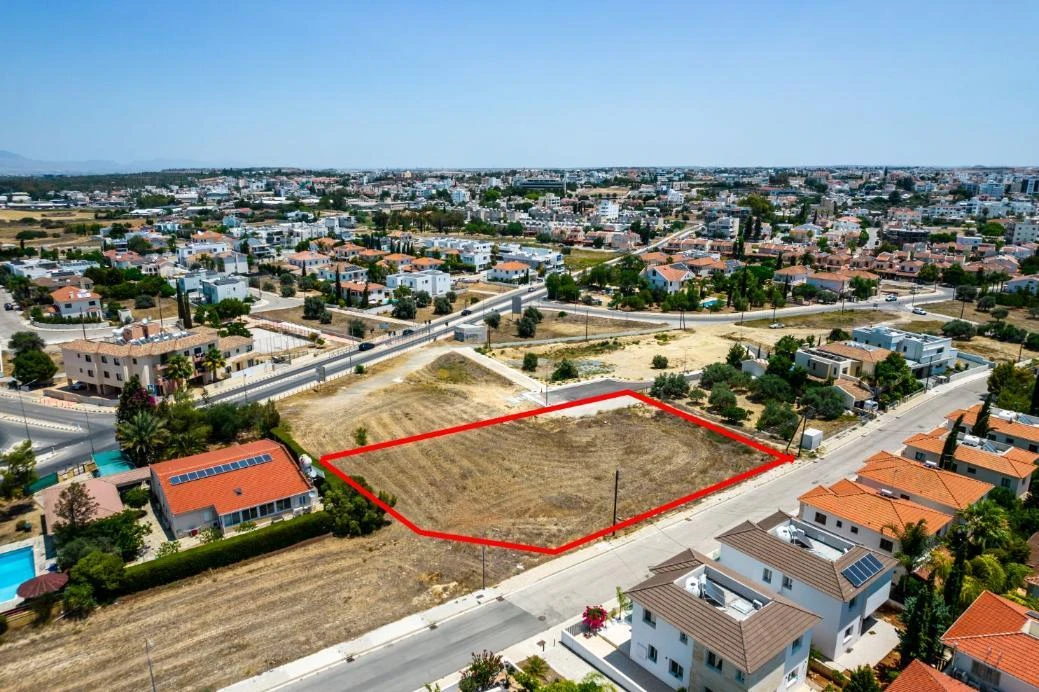 Shared residential field in Latsia Nicosia, image 1