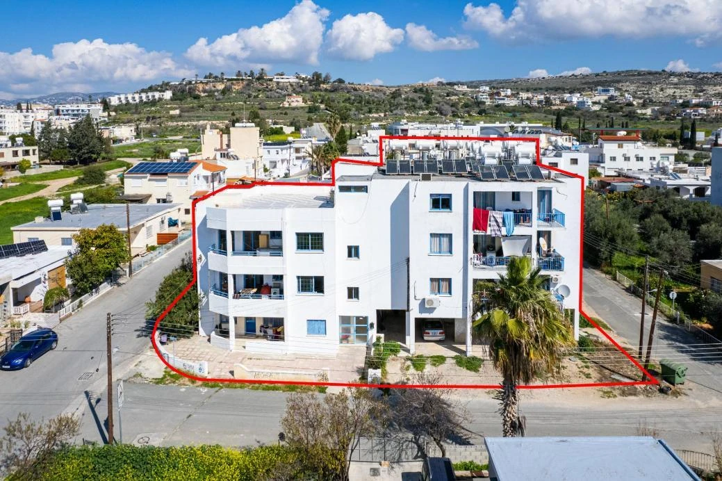 Residential building in Geroskipou Paphos, image 1