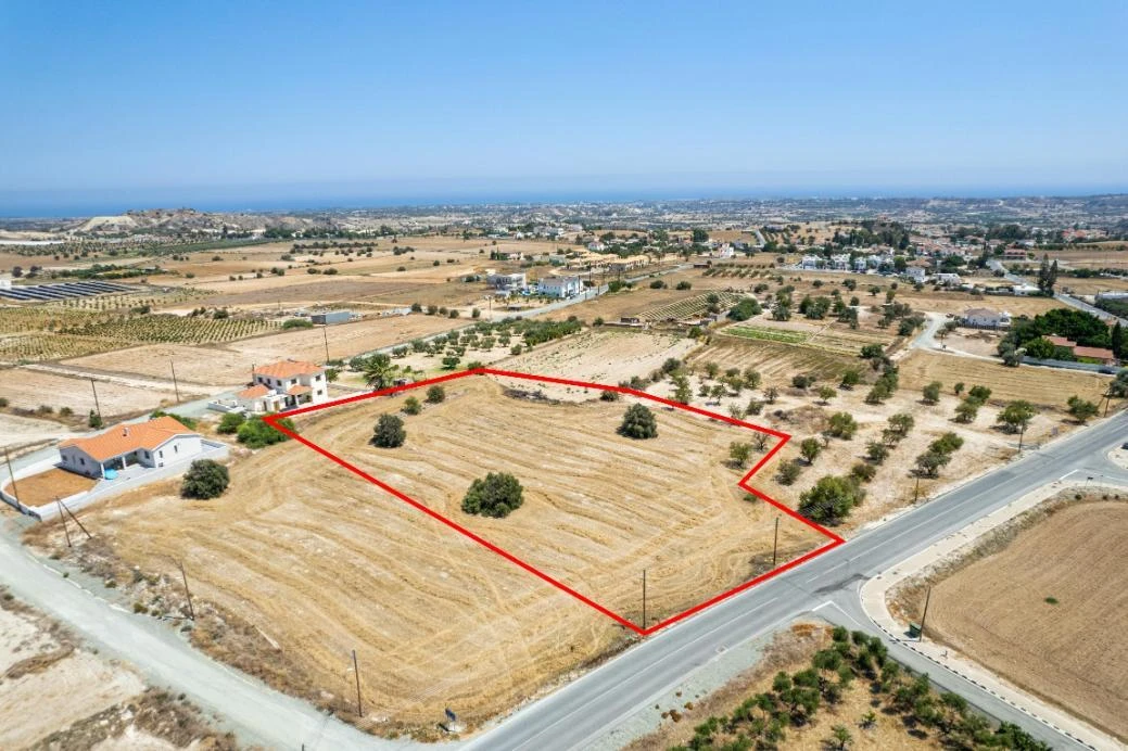 Residential field in Anafotida Larnaca, image 1